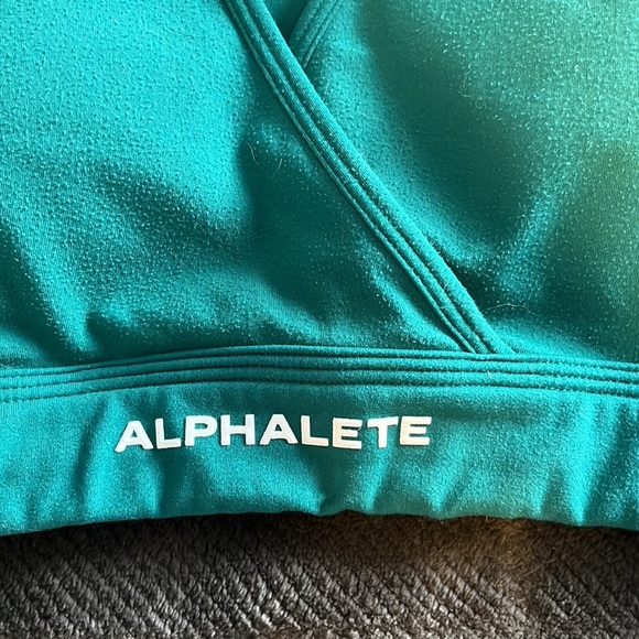 ALPHALETE V cut sports bra SMALL - Picture 3 of 4